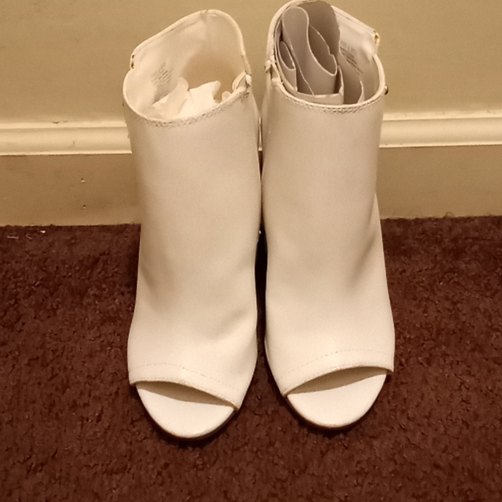 Open toe booties - Picture 2 of 4